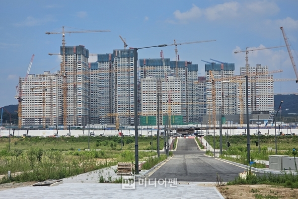 보도자료-대우건설, 평택 ‘브레인시티 푸르지오’ 분양.전세대 남향, 4레인 수영장 설치.jpg